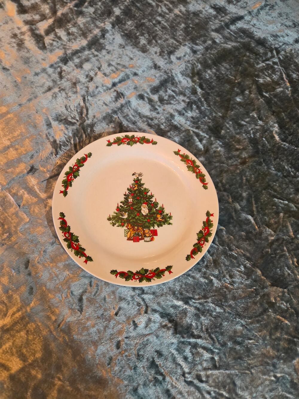 One vintage Carlton (Japan) Christmas Plate